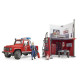 Hasičská stanica s autom Land Rover Defender a hasičom 1:16 62701