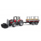 Traktor Massey Ferguson s predným nakladačom, prívesom na prevoz dreva a 3 kmeňmi stromov 1:16 02046